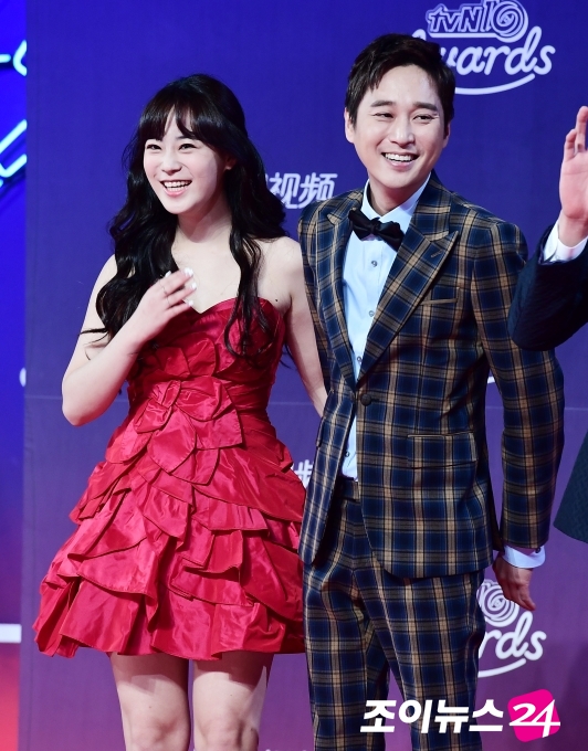 [포토]허영지-허정민, '화기애애 띠동갑 커플'