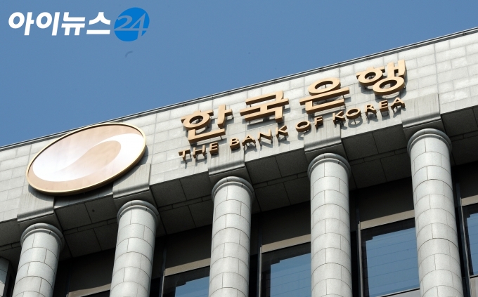 한국은행은 외환보유액을 위탁 받아 선진국 주식에 투자하는 국내 운용기관을 선정한다고 21일 밝혔다.
