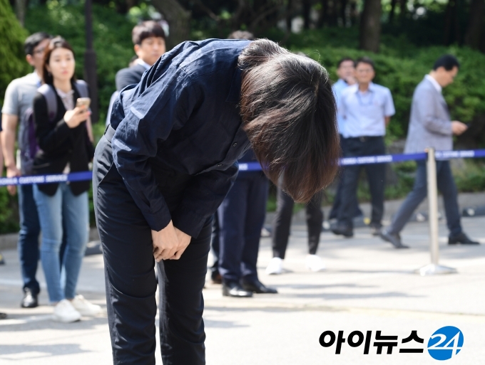 지난해 6월 밀수혐의로 인천본부세관에 출석한 조현아 전 부사장. [사진=정소희 기자]