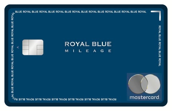 19일 우리카드는 2014년 출시된 로얄 블루 카드에 포인트형을 추가하고 항공마일리지 혜택을 강화했다고 밝혔다. [사진=우리카드]