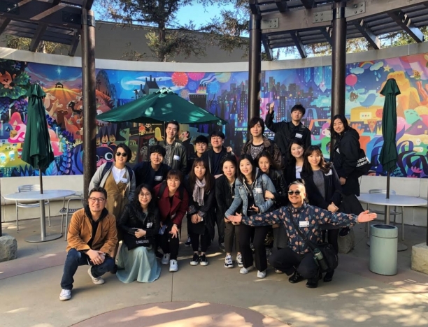 지난 9일부터 13일동안 해외 연수 프로그램인 '데뷔스쿨'에 참가해 LA 소니 픽처스 애니메이션 제작사에 방문한 모습  [CJ ENM]
