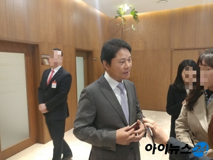서울 구로 베스트웨스턴호텔에서 열린 제8기 정기 주주총회에 참석한 권영식 대표