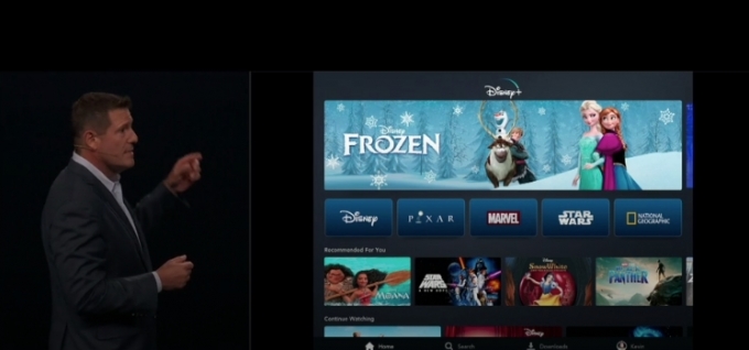 디즈니가 11일(현지시간) 투자자 대상 설명회에서 디즈니플러스를 발표하는 모습 