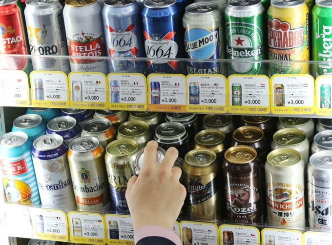 지난 5년간 일본산 맥주의 점유율이 내려가고 중국산이 크게 올랐다. [사진=BGF리테일]