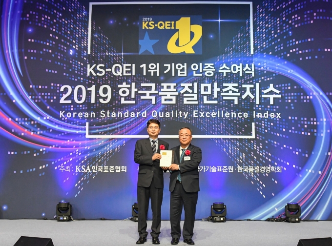 한국타이어가 '한국품질만족지수' 자동차용 타이어 부문에서 11년 연속 1위를 수상했다 [사진=한국타이어]