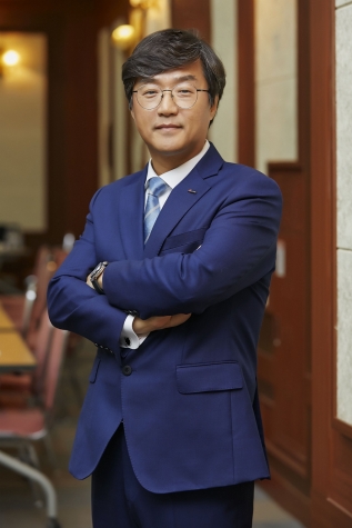 정윤석 신일 대표가 평창올림픽 유공 국무총리 표창을 수상했다.