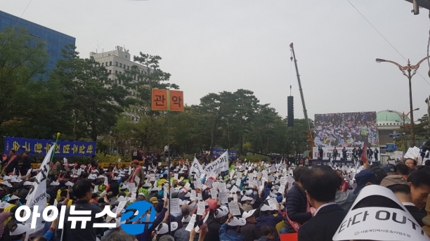 서울개인택시조합이 23일 타다를 규탄하는 집회를 열었다. 