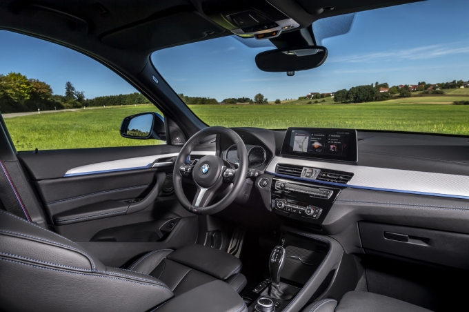 국내 판매되는 모델은 X1 엔트리 라인업인 뉴 X1 xDrive20i로 가솔린 SUV에 대한 수요를 반영했다. [사진=BMW코리아]