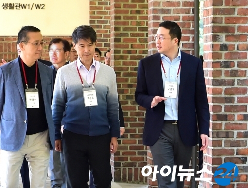 LG그룹 사장단 워크샵에 참석한 구광모 LG 회장(맨 오른쪽) [사진=LG]