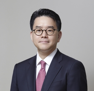 강희석 이마트 대표가 취임 1개월 만에 본격적인 수익성 개선 작업에 착수했다.