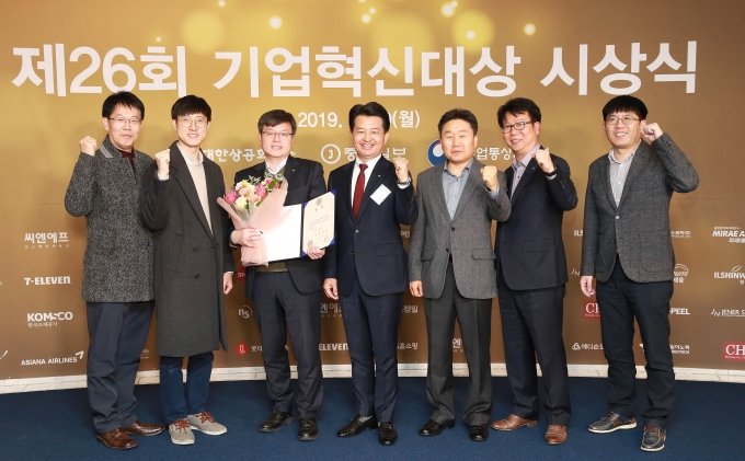 아시아나항공은 9일 서울 대한상공회의소에서 열린 '제26회 기업혁신대상 시상식'에서 '국무총리상'을 수상했다. [사진=아시아나항공]