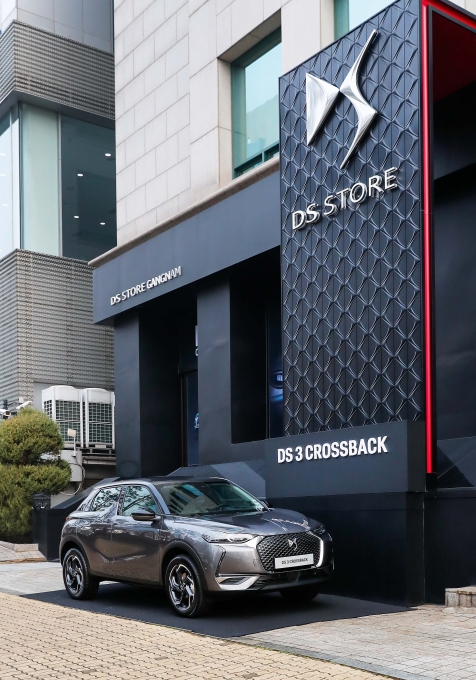 DS는 올해 초 플래그십 모델 'DS7 크로스백'에 이어 'DS3 크로스백'을 출시하면서 프렌치 프리미엄 자동차 브랜드로서의 위치를 공고히 한다는 전략이다. [사진=DS오토모빌]