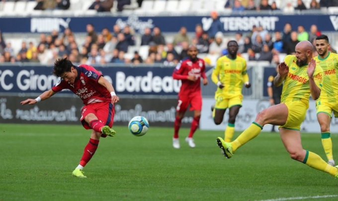  프랑스 리그앙 보르도에서 뛰고 있는 황의조가 24일(한국시간) 열린 PGS와 원정 경기에서 골을 넣었다. 그는 두 경기 연속골로 득점 감각을 뽐냈다. 보르도는 PSG에 3-4로 졌다. [사진=뉴시스]