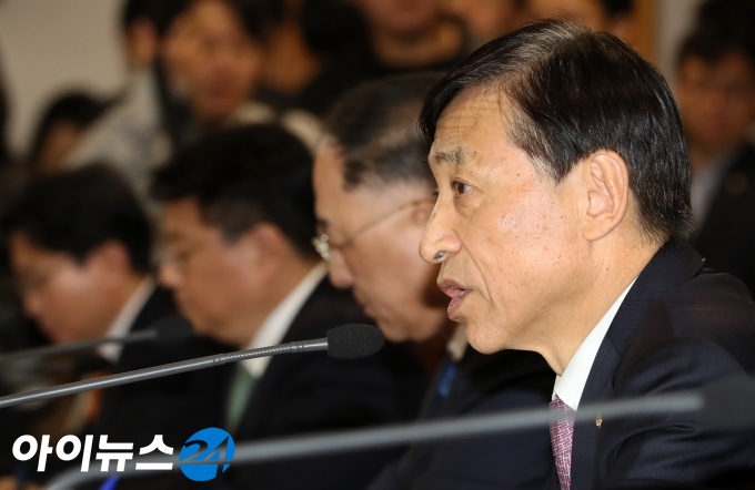14일 이주열 한국은행 총재가 서울 중구 은행회관에서 열린 거시경제금융회의서 모두발언을 하고 있다. [사진=조성우 기자]