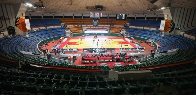 지난 23일 잠실학생체육관에서 열린 한국과 태국의 2020 FIBA 아시아컵 예선전 경기가 코로나19 여파로 무관중 경기로 진행됐다. [사진=뉴시스]