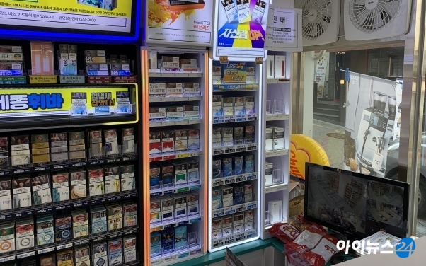 편의점주협의회가 정부의 담배광고물 제재 계도기간 연장을 요구하고 나섰다. [사진=아이뉴스24 DB]