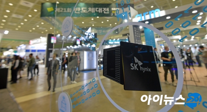 28일 업계에 따르면 오는 9월부터 12월까지 SK하이닉스가 주최하고, 한국창의과학재단이 주관하는 'SK하이닉스 반전(반도체 전도) 세미 콘서트'(가칭)가 열릴 예정이다. [사진=조성우 기자]