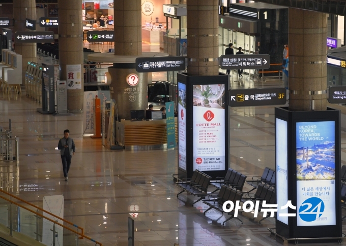 코로나19 사태로 김포공항 국제선이 한산한 모습을 보이고 있다. [사진=조성우 기자]