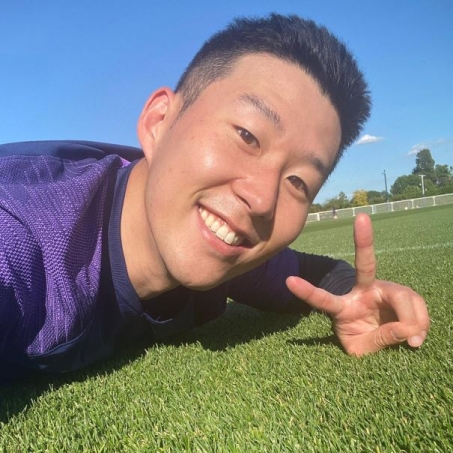 토트넘 홋스퍼가 20일(한국시간) 팀 훈련에 참가한 손흥민(28)의 모습을 팬들에게 공개했다. [사진=토트넘 공식 트위터 계정]