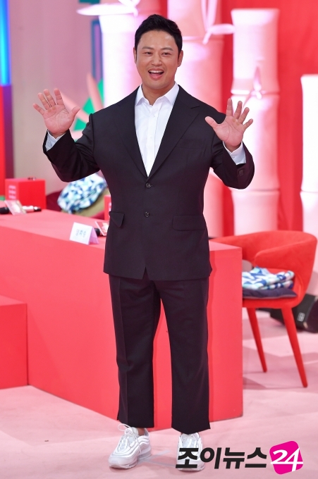 양치승 트레이너가 29일 오전 서울 여의도동 KBS 별관에서 열린 KBS 2TV '사장님 귀는 당나귀 귀' 기자간담회에서 포즈를 취하고 있다.