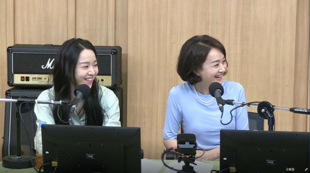 배우 신혜선(왼쪽)과 배종옥이 1일 방송된 SBS라디오 파워FM '두시탈출 컬투쇼'에 게스트로 출연했다. [사진=SBS]
