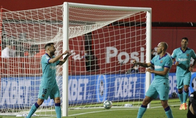 FC 바르셀로나의 조르디 알바(33, 스페인)가 14일 마요르카와의 라리가 28라운드 원정 경기에서 득점을 기록한 뒤 기뻐하고 있다. [사진=뉴시스]