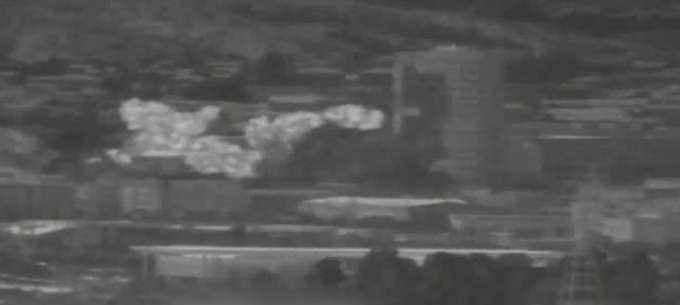 한국군 감시장비가 포착한 16일 오후 2시 50분 북한이 감행한 개성 공동연락사무소 건물 폭파 장면. [사진=청와대]