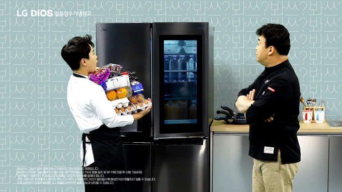 LG전자가 방송인 백종원과 함께 디오스 얼음정수기냉장고의 차별화된 편리함을 보여주는 새 광고를 선보였다. [사진=LG전자]