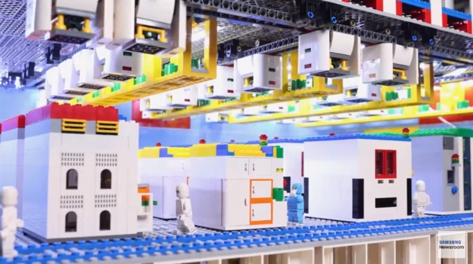 삼성전자는 29일 레고 블록으로 평택 1라인을 520:1 크기로 축소해 제작한 영상을 유튜브를 통해 공개했다. [사진=삼성전자 뉴스룸 유튜브]