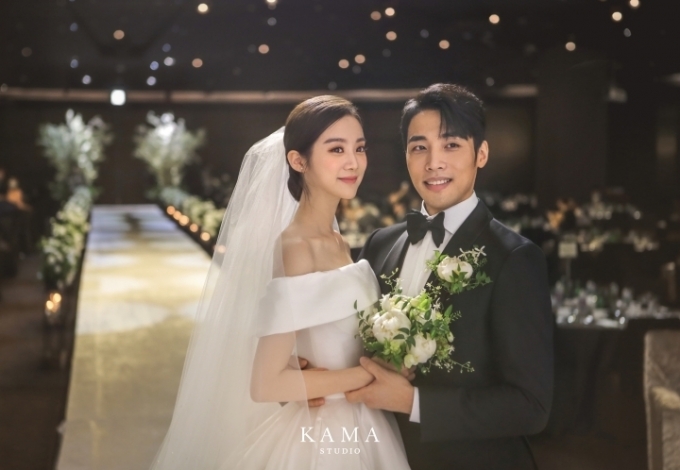 우혜림-신민철이 결혼식 본식 사진을 공개했다.  [사진=르엔터테인먼트 ]