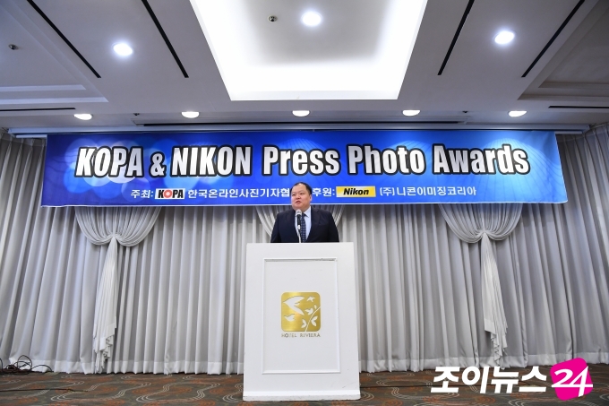 한국온라인사진기자협회(Korea Online Press Photographers Association, 이하 코파(KOPA), 회장 변성현)가 주최하고 니콘이미징코리아(대표이사 정해환)가 후원하는 '2020 코파 & 니콘 프레스 포토 어워즈(KOPA & NIKON Press Photo Awards)'가6일 오전 서울 청담동 리베라 호텔에서 열렸다. 변성현 코파 회장이 인사말을 하고 있다. [한국온라인사진기자협회]