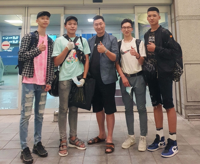몽골에서 배구 유학을 선택해 한국으로 온 선수 4명이 안동 영문고 배구부에 합류했다. [사진=안동 영문고등학교]