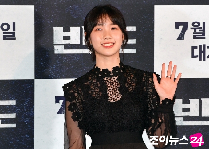 배우 이레가 9일 오후 서울 용산구 CGV에서 열린 영화 '반도(감독 연상호)' 언론시사회 및 기자간담회에서 기념촬영을 하고 있다.
