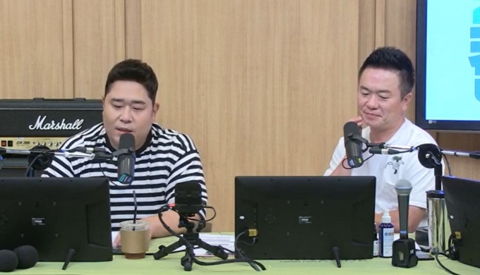 '두시탈출 컬투쇼'에 DJ 김태균과 스페셜 DJ 문세윤이 함께 했다. [사진=SBS파워FM]