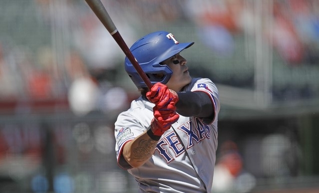 텍사스 추신수가 3일(한국시간) 열린 샌프란시스코와 원정 경기에서 시즌 2호 투런포를 장외 홈런으로 장식했다. 두 경기 연속 홈런이다. [사진=뉴시스]