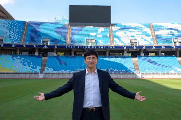 프로축구 K리그1 수원 삼성이 8일 제6대 감독으로 박건하 감독을 선임했다고 밝혔다. [사진=수원 삼성]