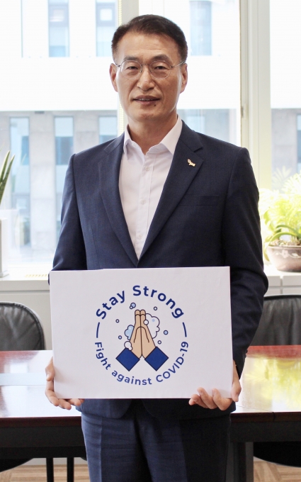 제주국제자유도시개발센터 문대림 이사장이 코로나19 극복을 위한 ‘스테이 스트롱(Stay Strong)’ 캠페인에 동참했다. [사진=JDC ]