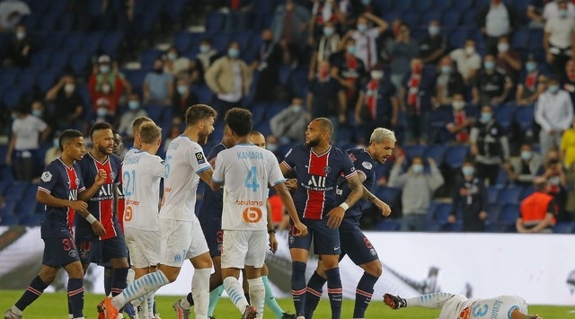 프랑스 프로축구 PSG와 마르세유가 14일(한국시간) 맞대결했다. 두팀은 경기 종료 직전 넌투극을 벌여 선수 5명이 퇴장 조치됐다. [사진=뉴시스]