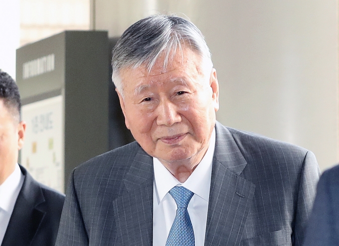 2년6개월 징역 실형이 확정된 이중근 부영그룹 회장이 헌법소원을 제기했다. [사진=뉴시스]