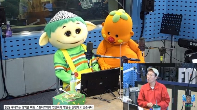 8일 방송된 SBS 파워FM '김영철의 파워FM'의 스페셜 초대석에 방귀대장 뿡뿡이와 뚝딱이가 출연했다. ['철파엠' 유튜브 캡처 ]