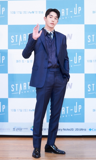 배우 남주혁이 12일 오후 온라인으로 진행된 tvN 새 토일드라마 '스타트업' 제작발표회에 참석해 포즈를 취하고 있다 [사진 제공=tvN]
