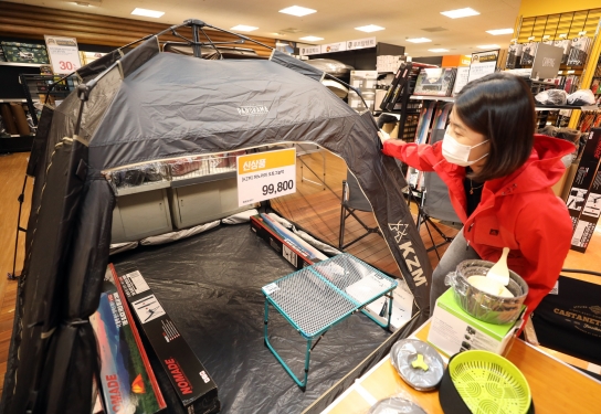 이마트가 가을·겨울 캠핑용품 할인 판매를 개시한다. [사진=이마트]