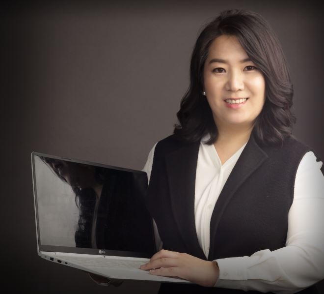 김미선 대표가 온라인콘퍼런스에서 코로나시대의 디지털평판에 대하여 발표했다. [사진 = 뷰팩토리]