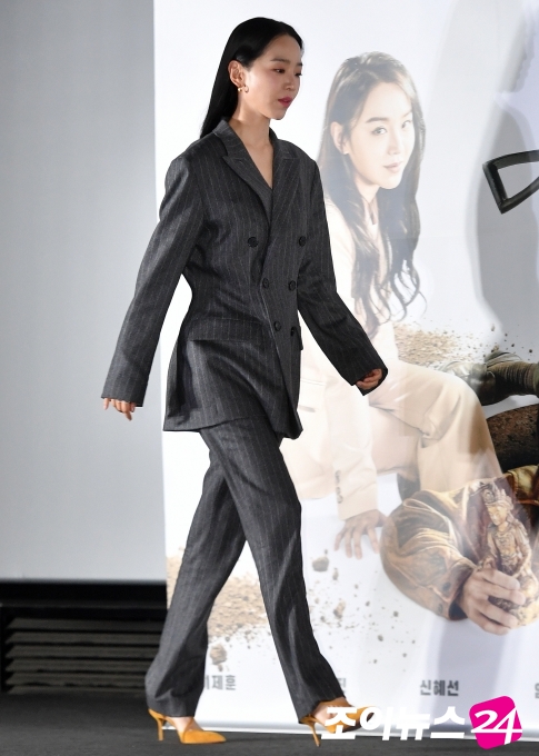 배우 신혜선이 28일 서울 용산 CGV에서 열린 영화 '도굴(감독 박정배)' 언론시사회 및 기자간담회에서 포즈를 취하고 있다.