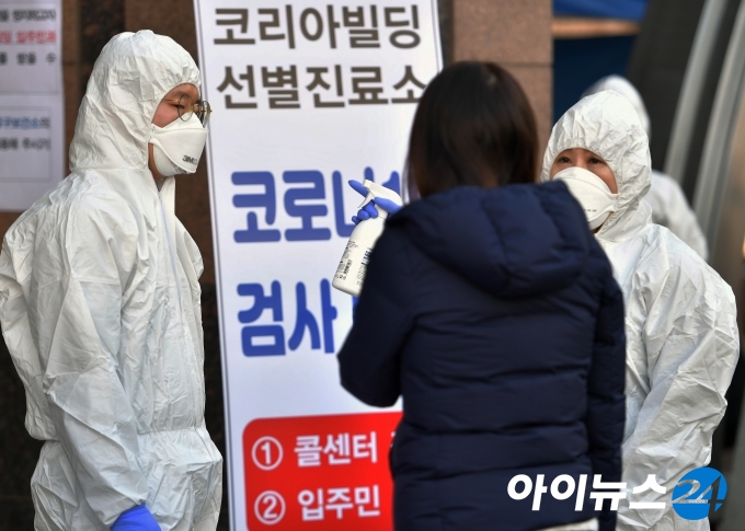 신종 코로나바이러스 감염증(코로나19) 재확산으로 수도권 지역에 사회적 거리두기 2단계 조치가 시행된 가운데 재계 역시 방역 강화에 나서고 있다. [사진=조성우 기자]