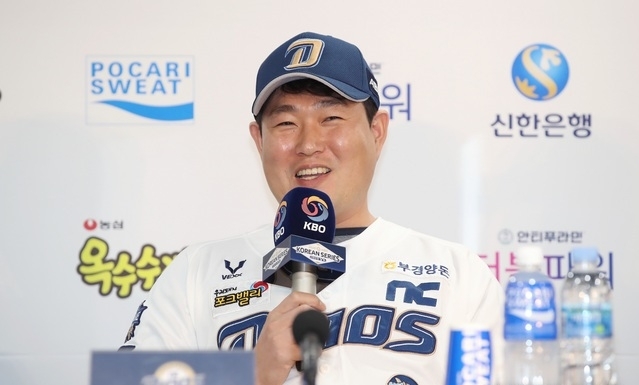 NC 다이노스 포수 양의지가 16일 서울 고척 스카이돔에서 열린 2020 신한은행 SOL KBO 한국시리즈(7전 4승제) 미디어데이에 참석해 발언하고 있다. [사진=뉴시스]