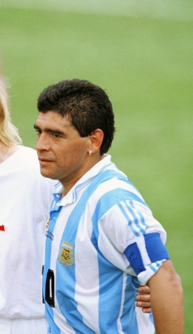 아르헨티나를 대표하는 축구 스타이자 세계축구계 레전드 중 한 명인 마라도나가 심장마비로 26일(한국시간) 세상을 떠났다. 향년 60세다.  [사진=뉴시스]