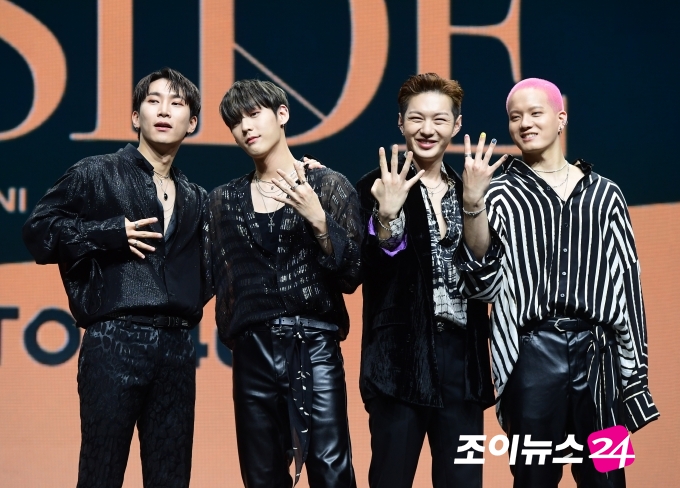 그룹 비투비 포유(BTOB 4U)가 16일 오후 서울 광장동 예스24라이브홀에서 열린 미니 1집 'INSIDE'(인사이드) 발매기념 쇼케이스에서 포즈를 취하고 있다. [사진=정소희기자 ]