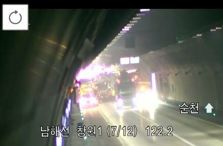  남해고속도로 창원1터널에서 차량 6중 추돌사고가 발생했다. [사진 = 한국도로공사]