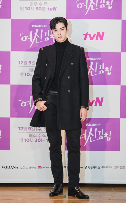 배우 차은우가 2일 오후 온라인으로 진행된 tvN 새 수목드라마 '여신강림' 제작발표회에 참석해 포즈를 취하고 있다. [사진 제공=tvN]
